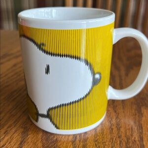 Peanuts Snoopy Yellow Ceramic Coffee Mug Dishwasher Microwave Safe. GUC